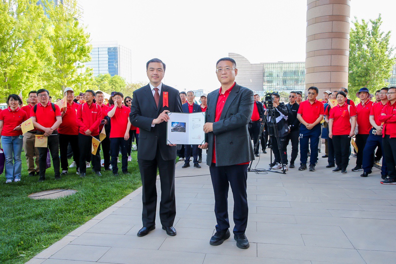 大阳城集团董事长李滨受邀出席清华大学112年校庆活动并致辞